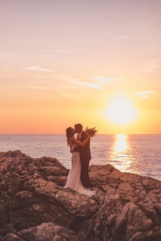 reasons why a destination wedding will save you money