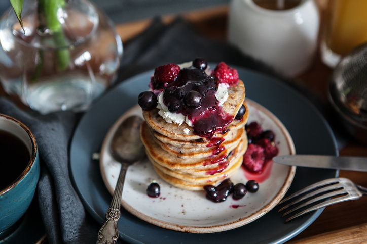 bridal shower gift idea - pancake breakfast gift basket