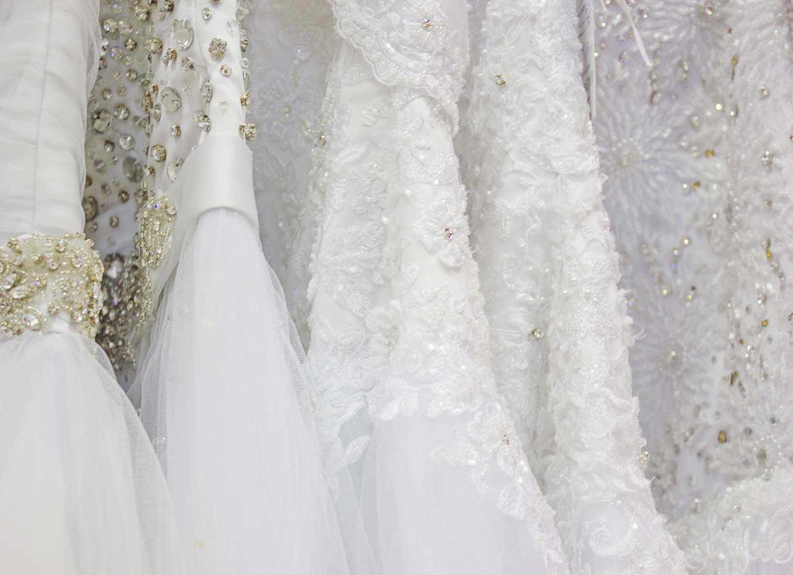 buying a preloved wedding dress