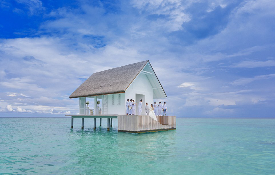 The free-standing pavilion is located above the Indian Ocean. Image: Four Seasons via Daily Mail