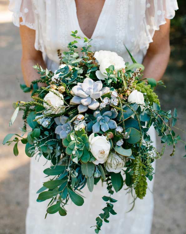 Succulent-bouquet for alternative brides
