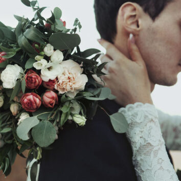 Songs to toss your wedding bouquet to