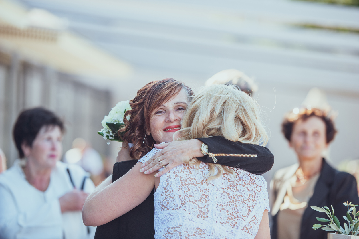 10 fun and heartfelt ways for a bride to honour her mum