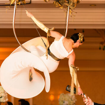 An aerial bartender at a Las Vegas wedding. Image: Emilia Jane