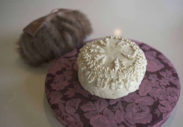 Easy weddings 100 year old wedding cake 2