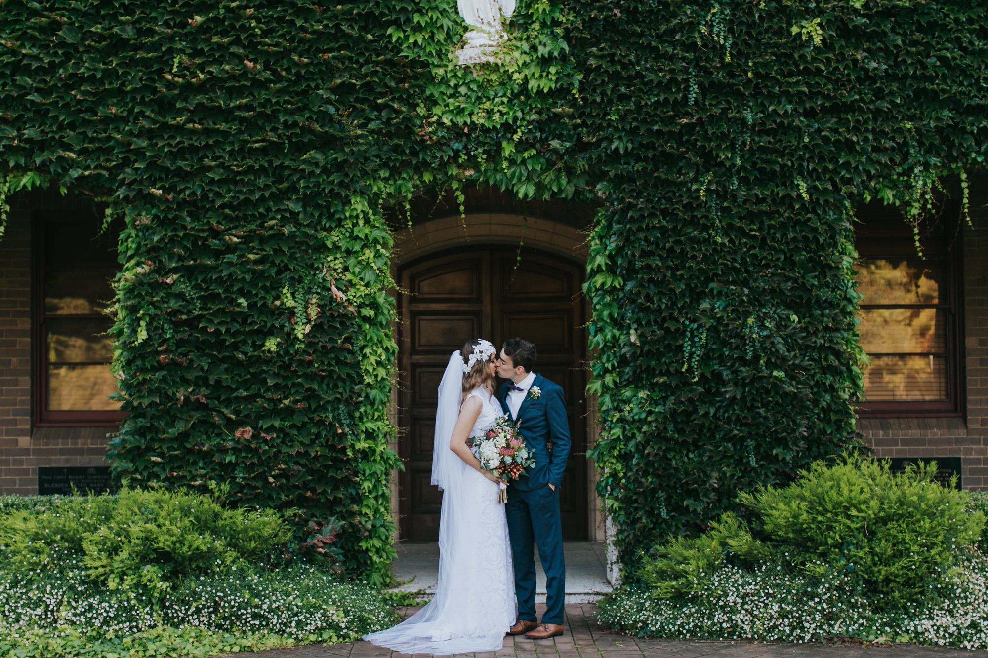 samantha heather_weddingphotography_kiss