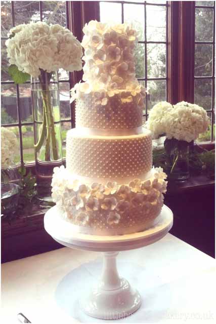 Classic wedding cake