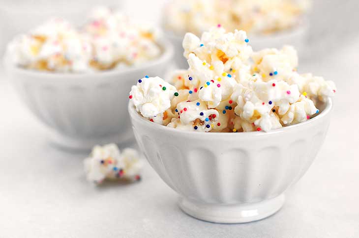 White chocolate popcorn - wedding