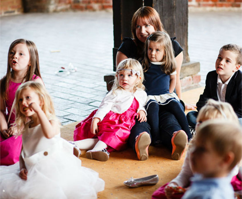 How to entertain kids at wedding