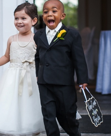 How to entertain kids at wedding