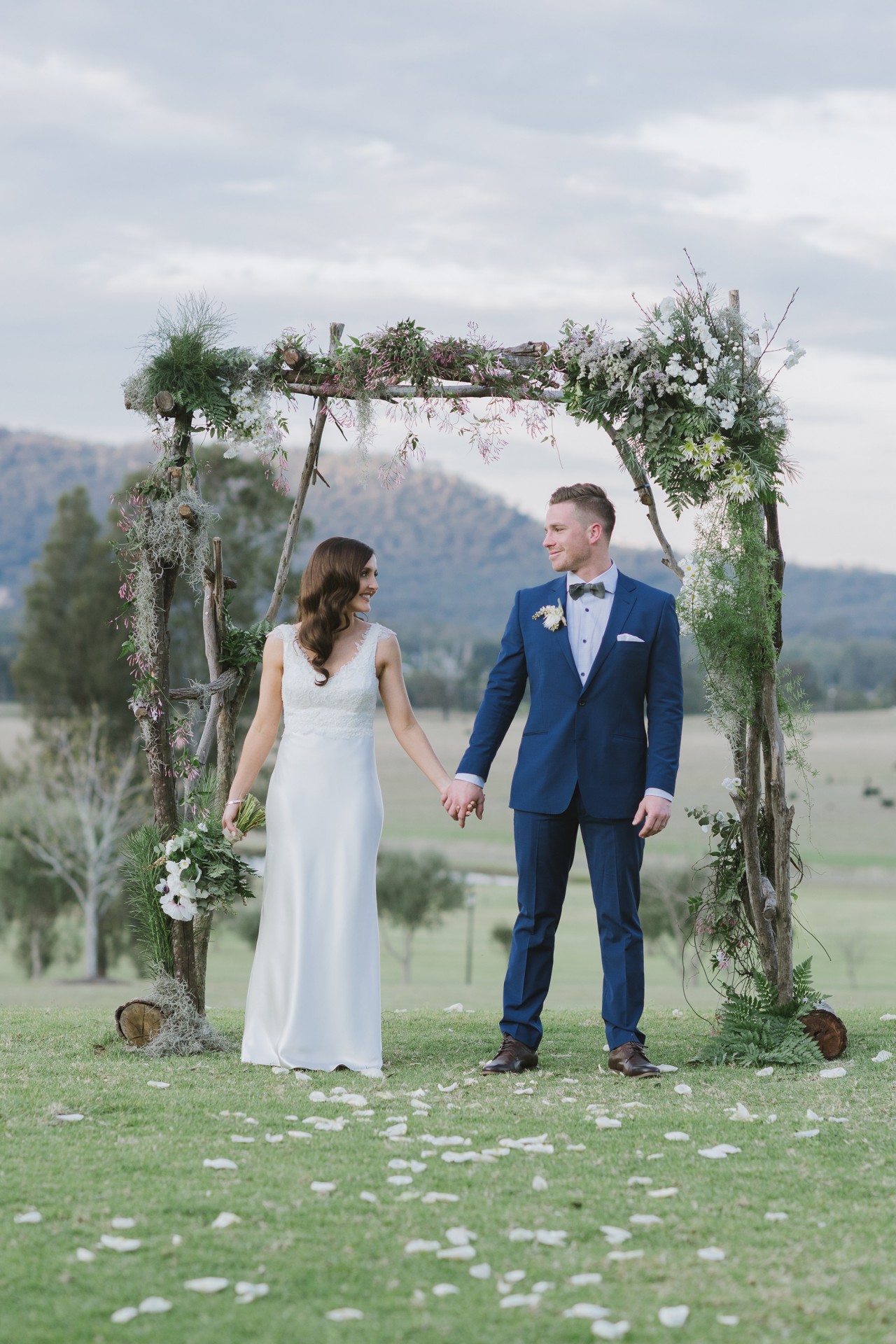 fleur and threads arch