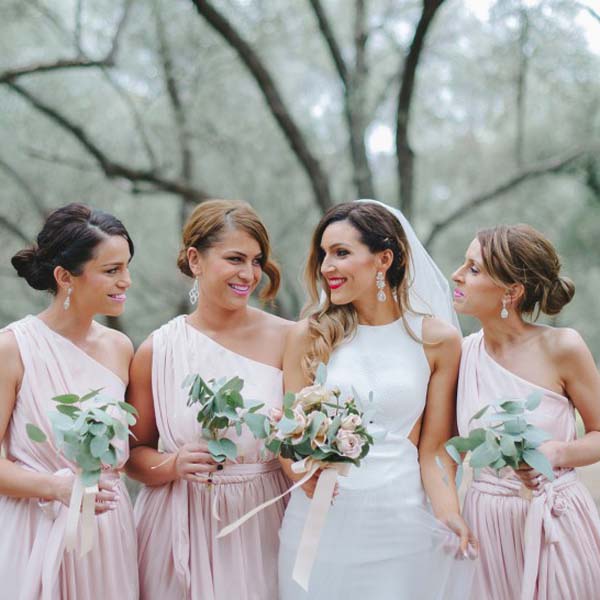 bridesmaids getting ready Jessica_Leigh_Spring-Wedding