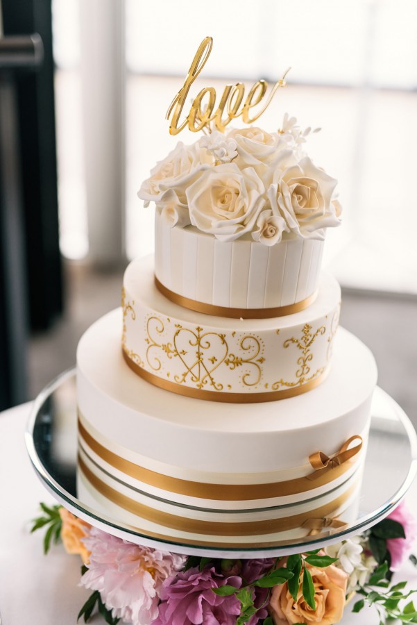 Gold Wedding Cakes 