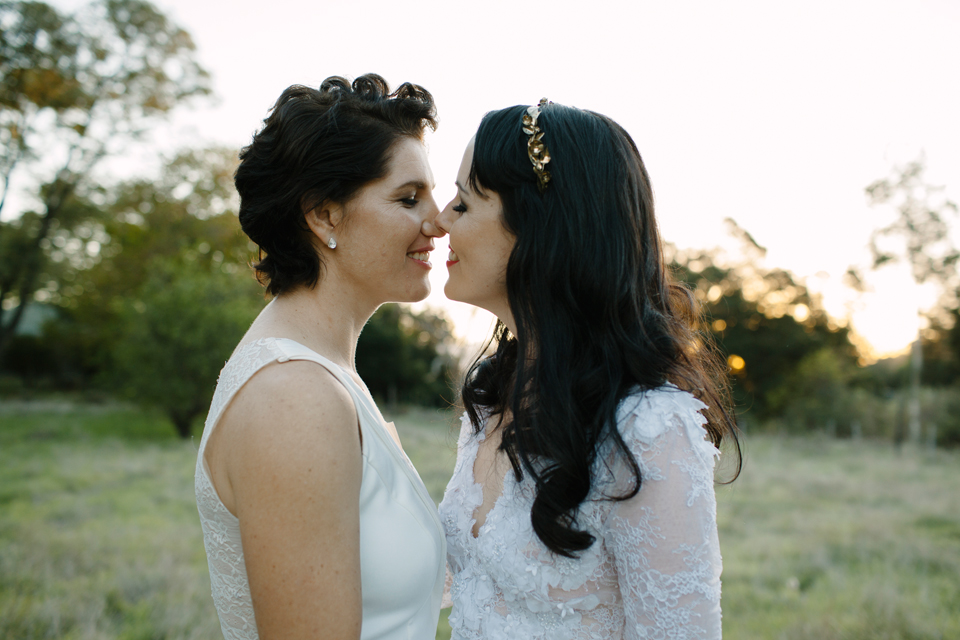 Jessica and Megan chose an exotic fruit farm for their perfect day. Image: Modern Hearts