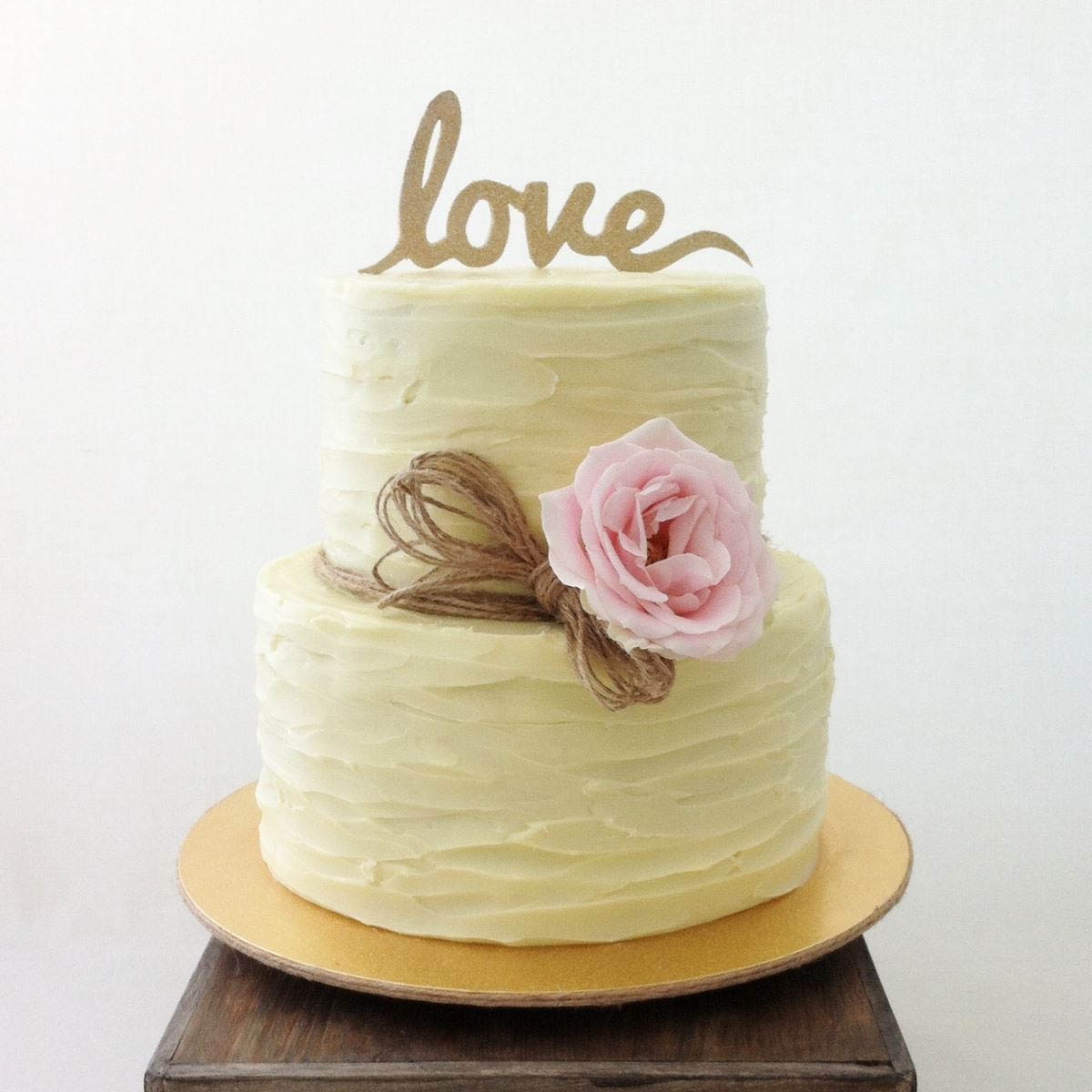 Grand Wedding- Red Velvet Cake (1.5 Kg) | CakeGift.in