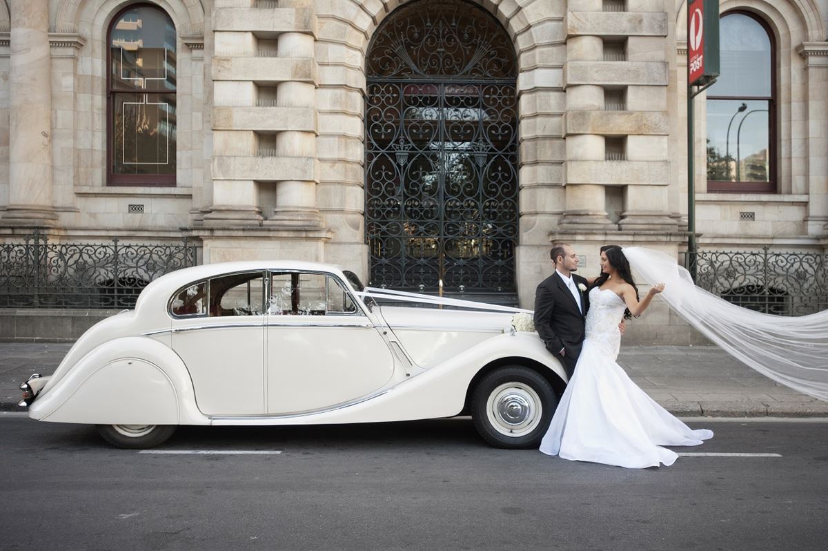 wedding transport adelaide, adelaide wedding cars, cloud seven limousines
