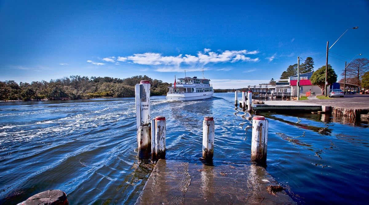 Take your wedding out on the water with Starship Cruises