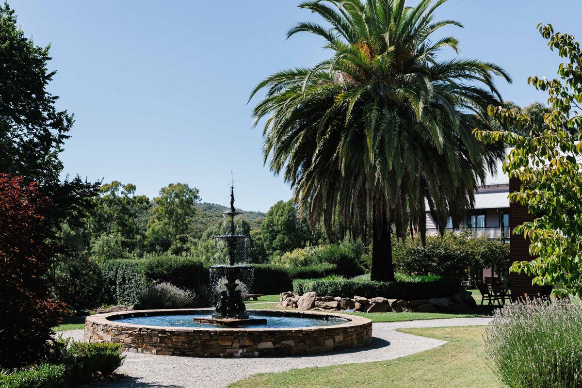 grange bellinzona resort - daylesford wedding