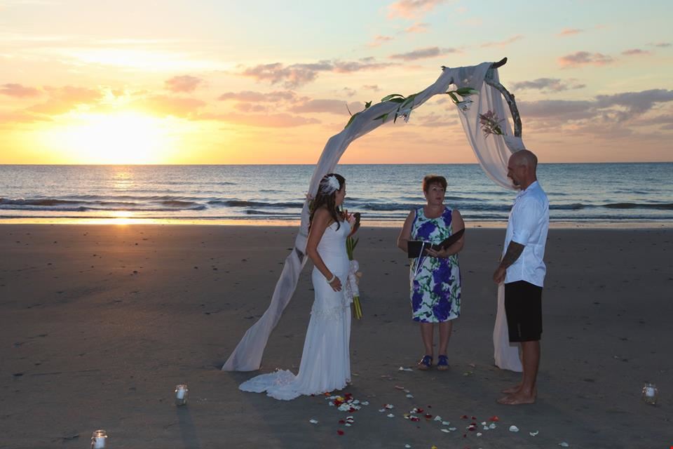 marriage celebrants cairns