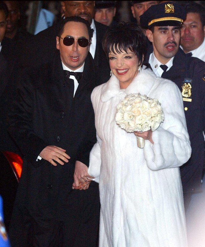 THE WEDDING OF LIZA MINNELLI AND DAVID GEST AT THE MARBLE COLLEGIATE CHURCH, FIFTH AVENUE, NEW YORK, AMERICA -  17 MAR 2002
