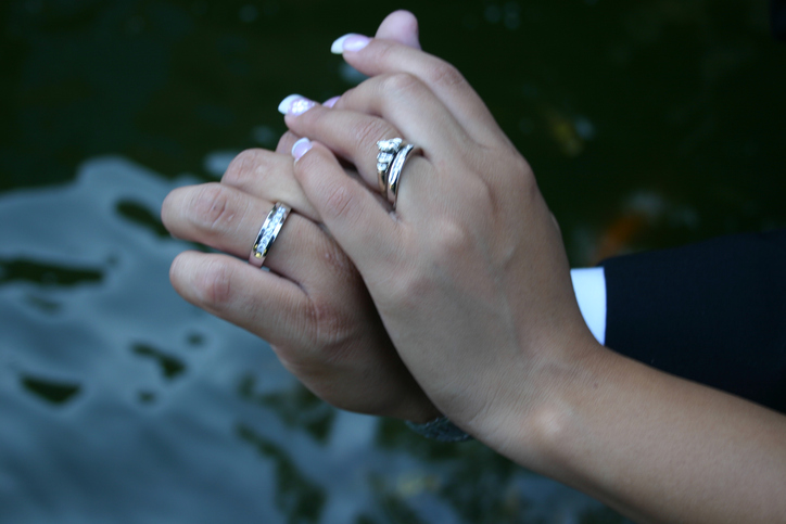 Why is the wedding ring worn in the left hand? - Blog | Lamon Jewelers