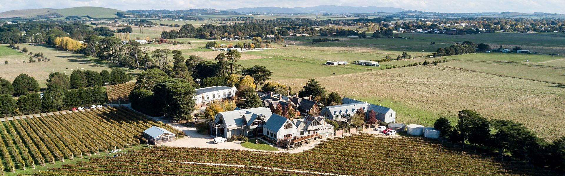 glen erin at lancefield vineyard retreat, macedon ranges wedding venues