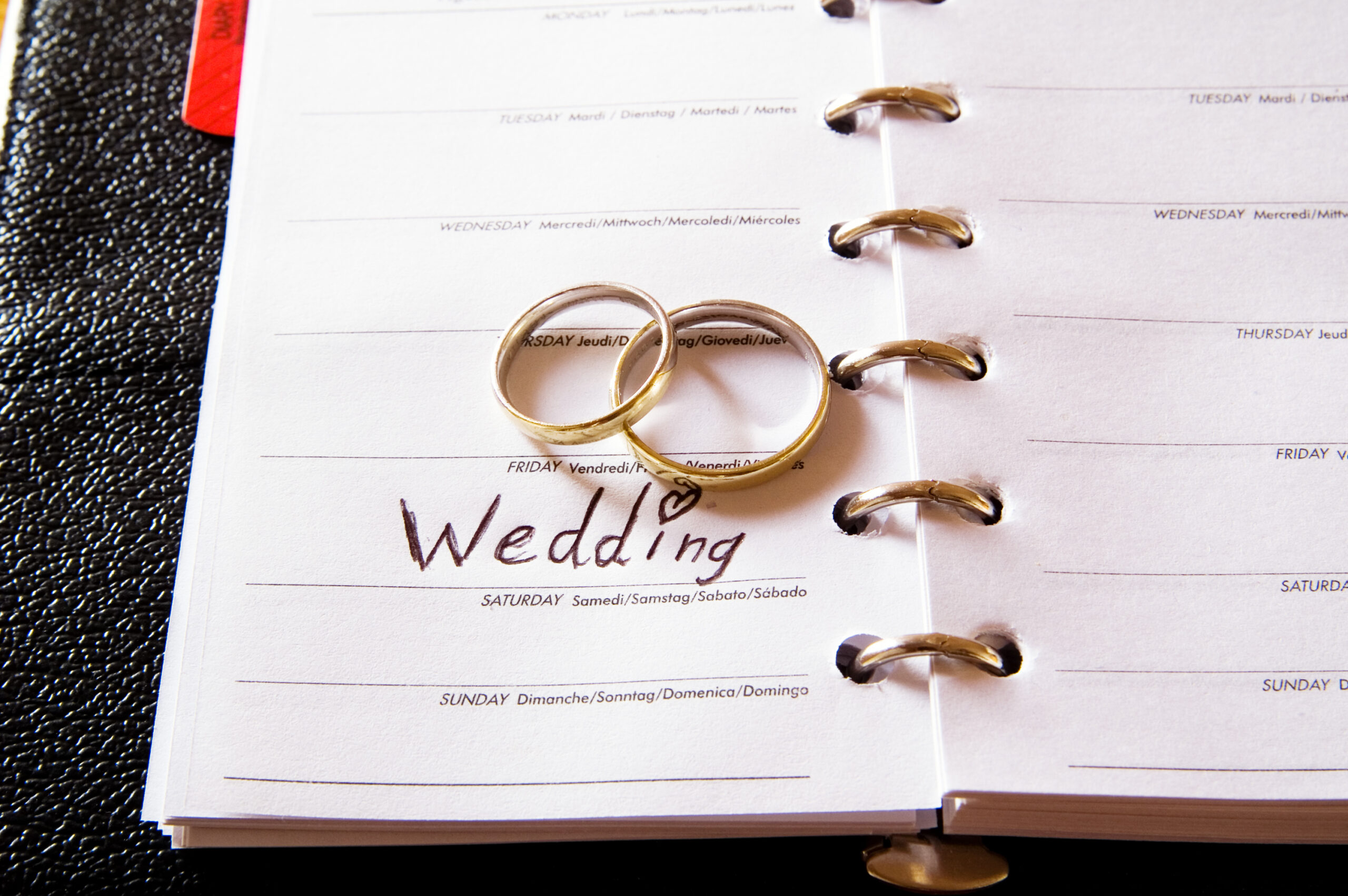 love alive during wedding planning