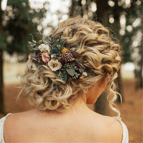 Wedding hairstyles for curly brides – Easy Weddings