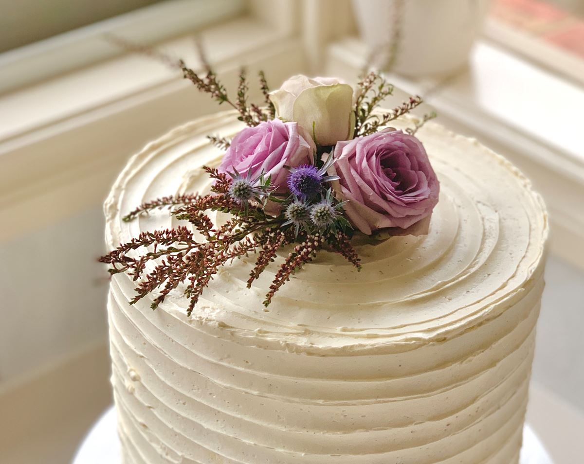 Cakes& simple wedding cakes