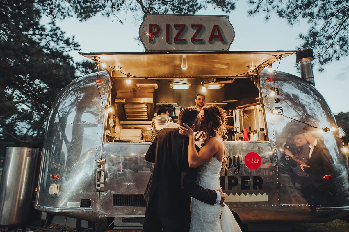 Happy Camper Pizza Melbourne Food Truck Couple Kiss
