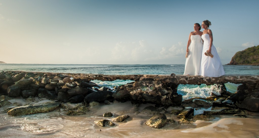 Jett and Chelsea held their ceremony abroad before returning home to wed officially. 