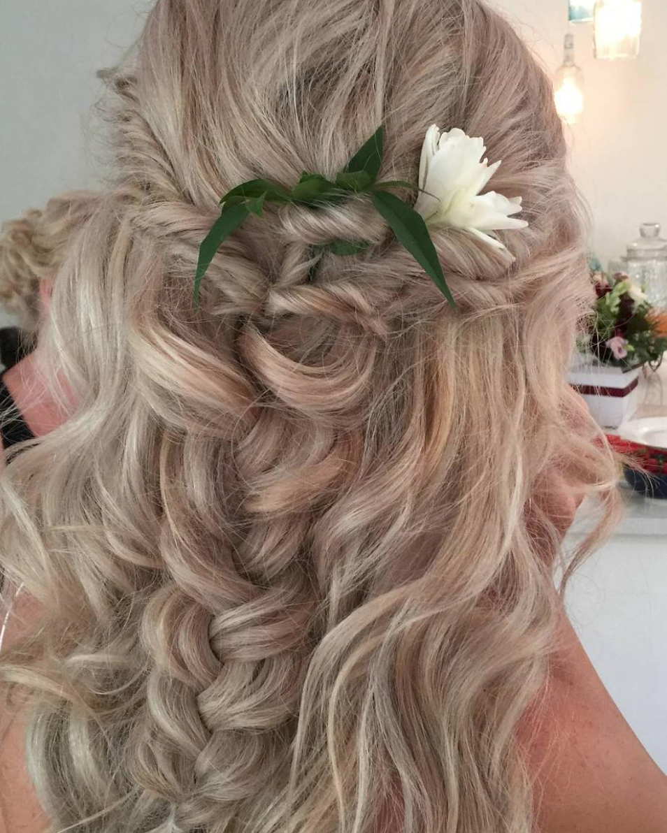 Wedding hairstyles and makeup looks: What goes with what
