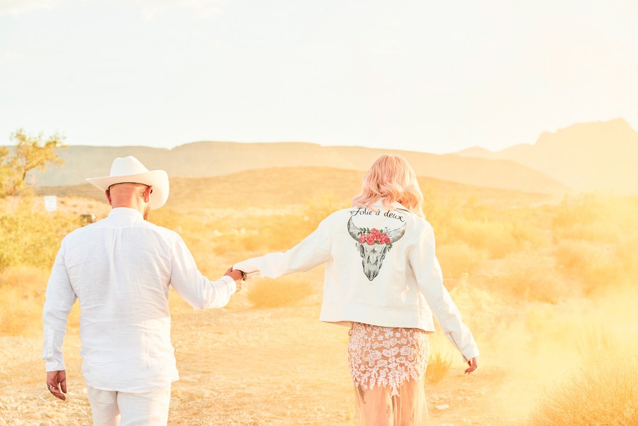 Imogen Steve Vintage Desert Rock Roll Wedding Rose Images 036 900x601 1