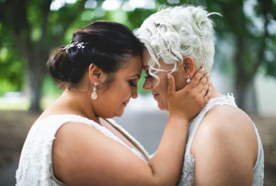 carlton gardens wedding photographer closeup 550x370 1