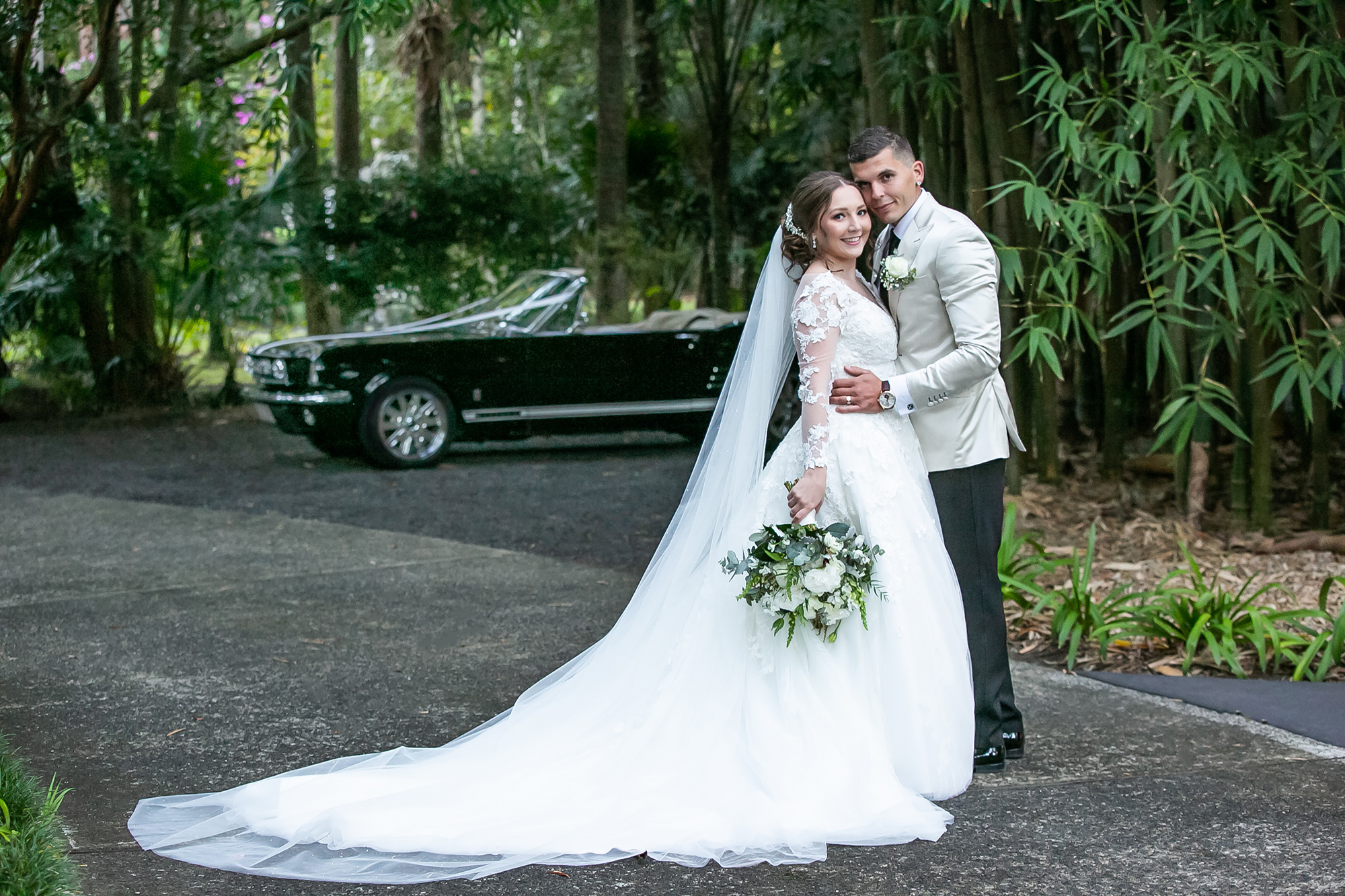 Beachy keen: Kate and Matthew's romantic wedding by the water | Easy