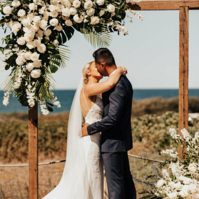 Luxe coastal wedding for Maddi and Dan at Caves Coastal Bar & Bungalows near Newcastle, NSW. Images by Tatiana Rose Photography.