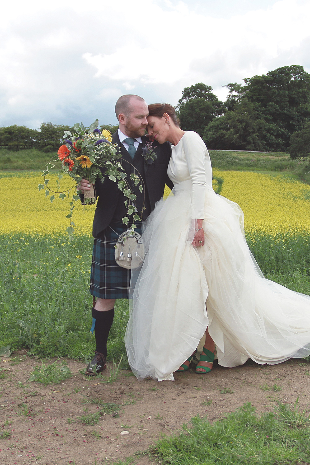 Vicki and Ramsay set sail for intimate Scottish coastal wedding | Easy ...