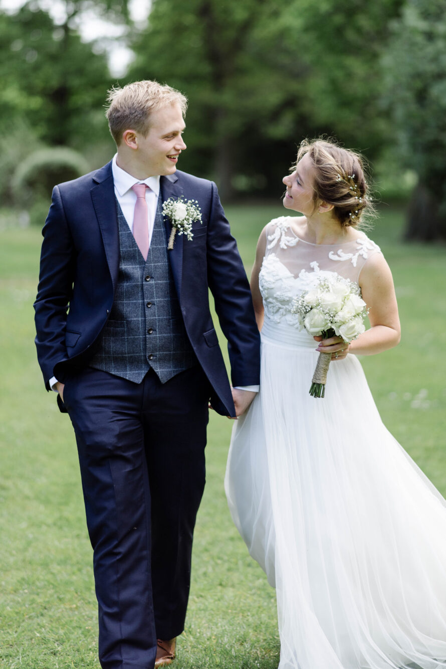 Elly Jake Relaxed Country Wedding Chloe Ely Photography 034