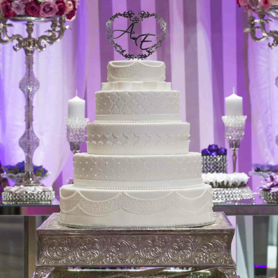 Will you be having a wedding cake?