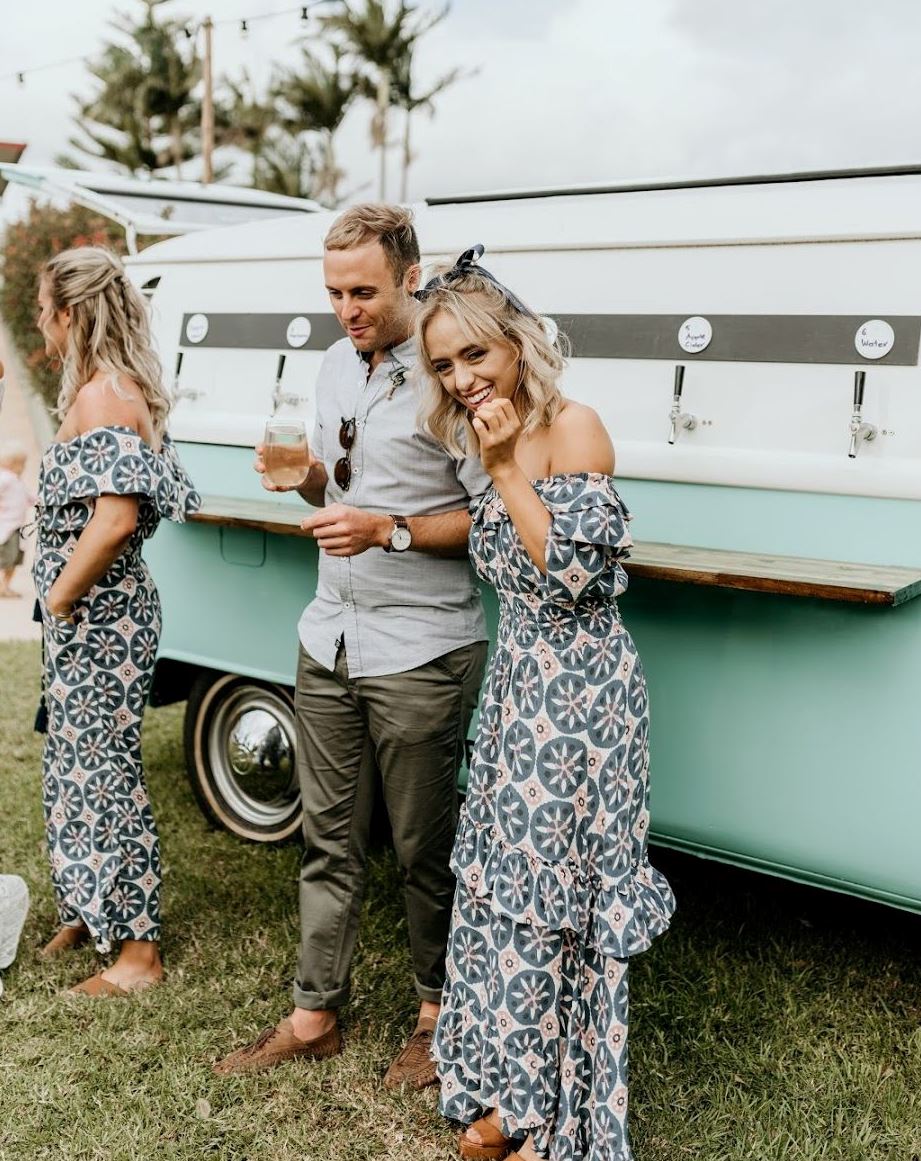 keep-your-guests-entertained-with-these-cocktail-hour-ideas