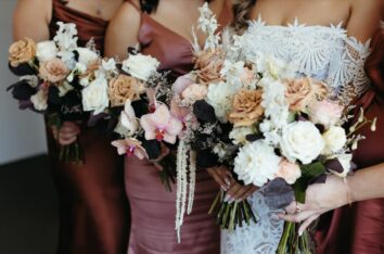 How to shop seasonally for your wedding flowers