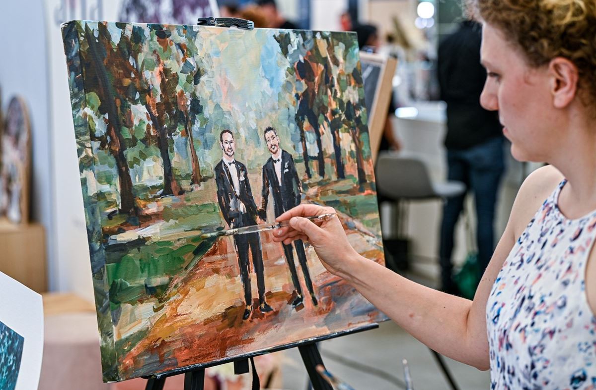 Live painting for non-traditional wedding ideas