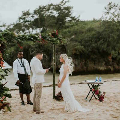 Fiji destination wedding itinerary ideas Photo by Peachylini