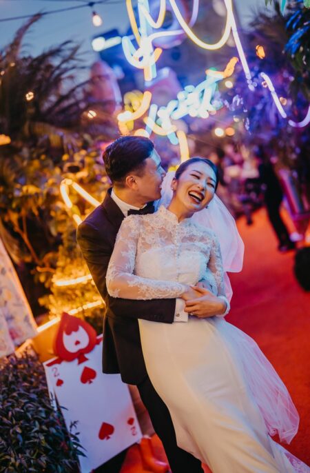 How to be less awkward in your wedding photos