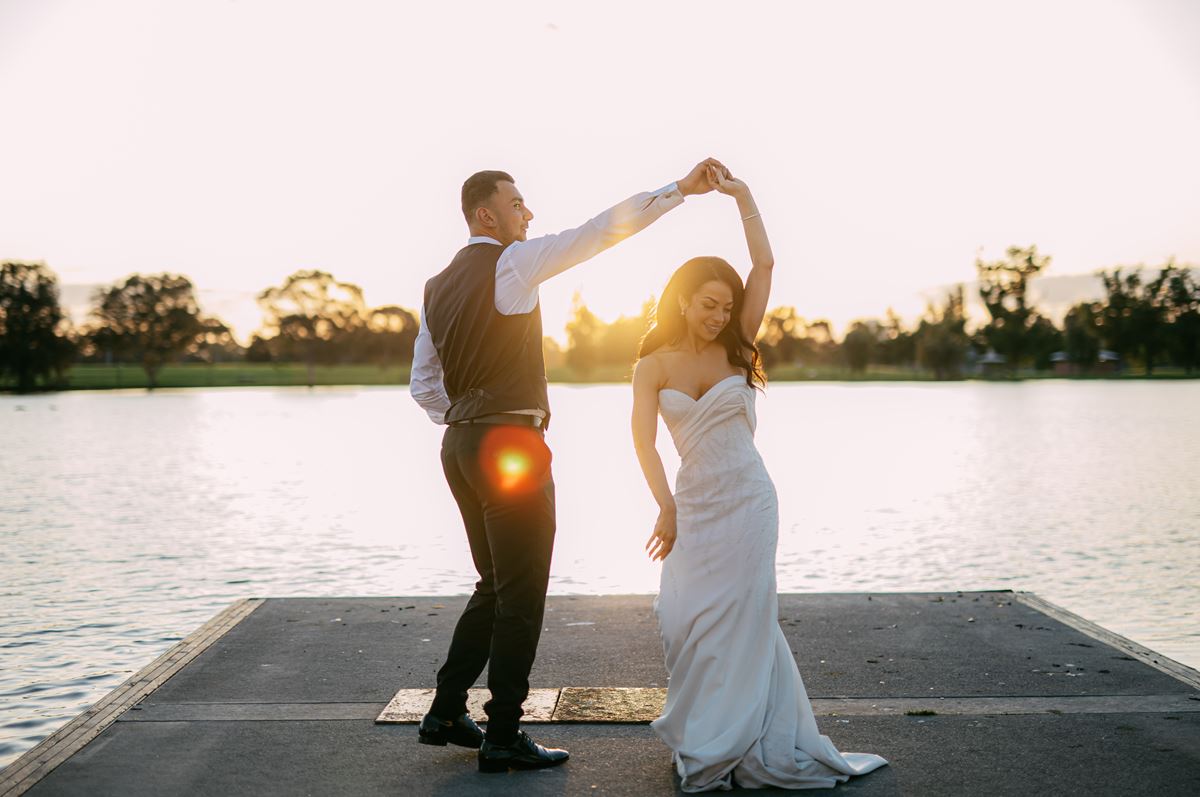 How to be less awkward in your wedding photos