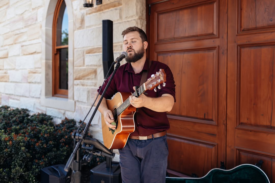 wedding entertainment: nick read