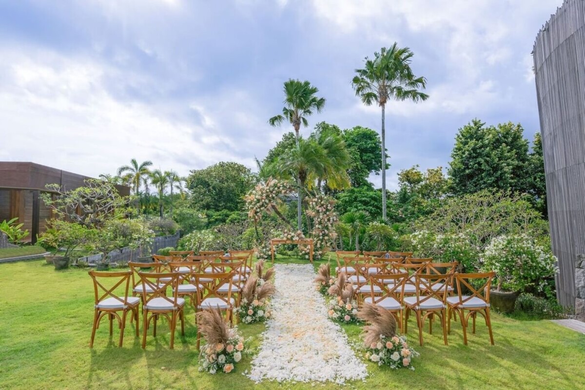 peppers seminyak: cheap destination wedding venue