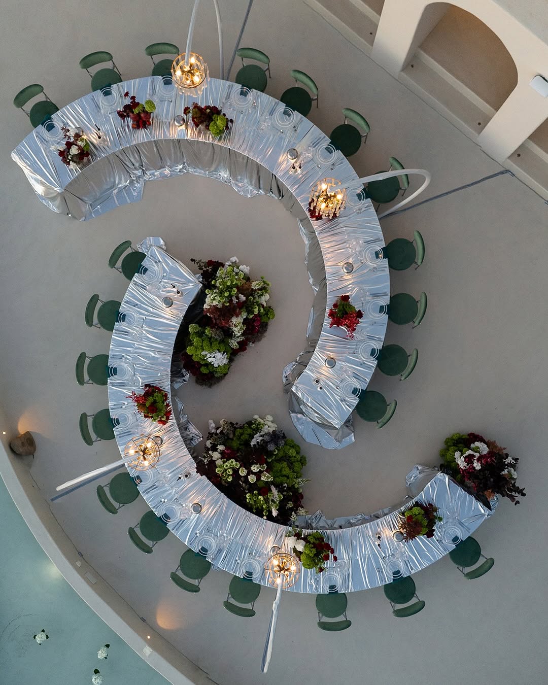 serpentine table