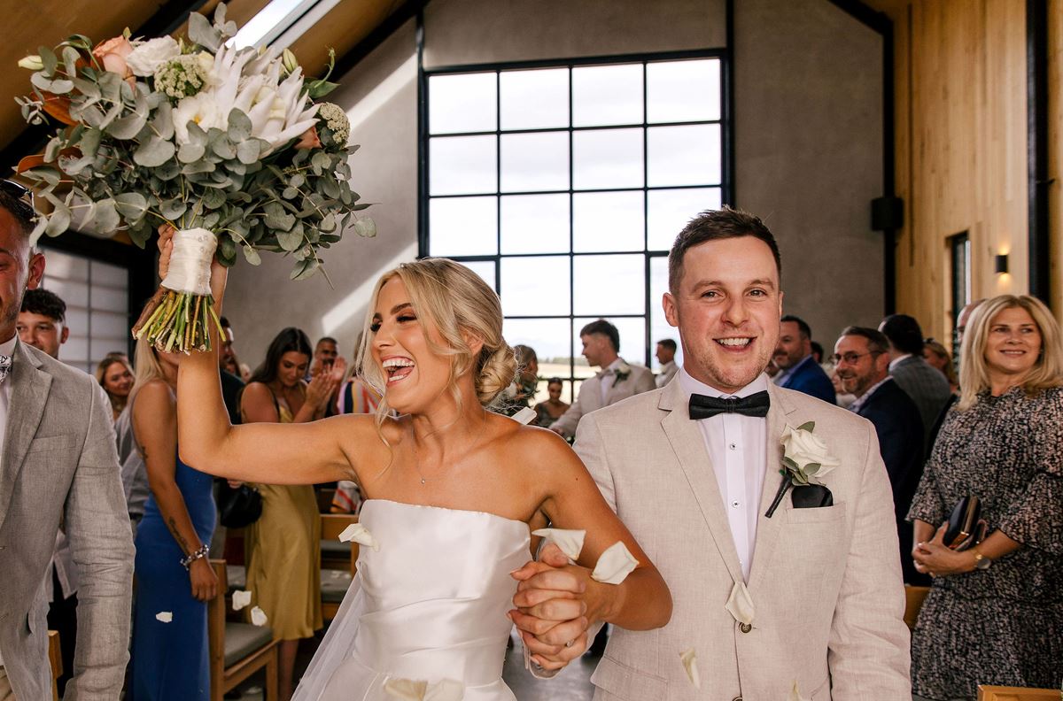 How to save on your wedding budget