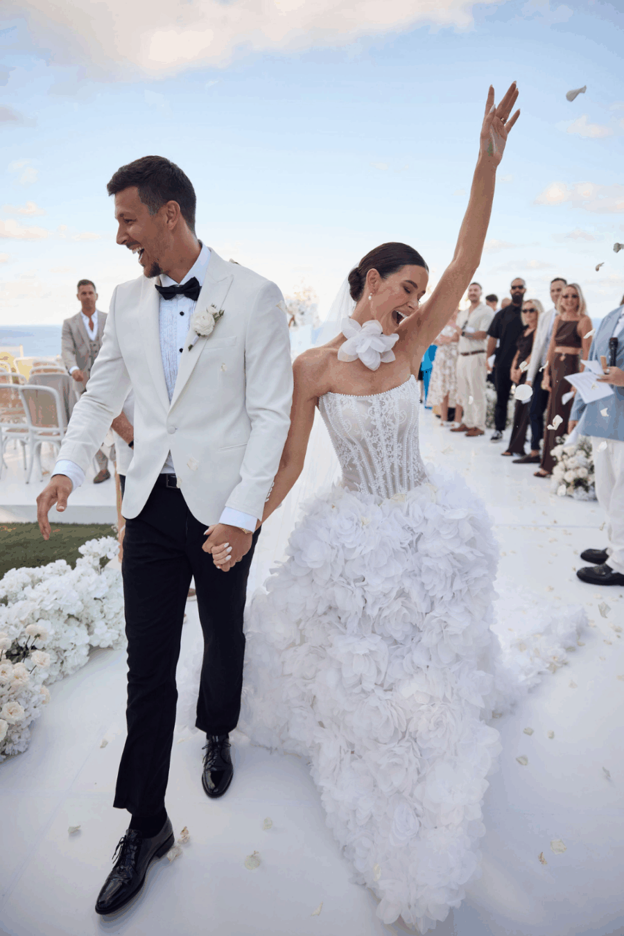 Can you wear white to a wedding